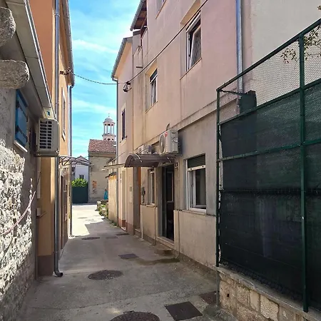 One Bedroom Stunning In Kastel Stafilic Apartman