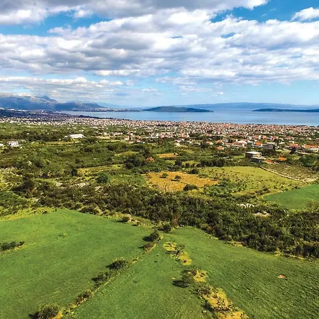 One Bedroom Stunning In Kastel Stafilic *