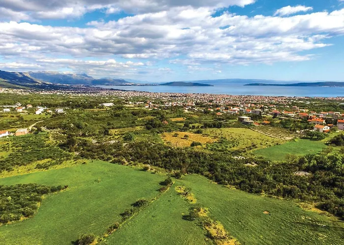 One Bedroom Stunning In Kastel Stafilic *